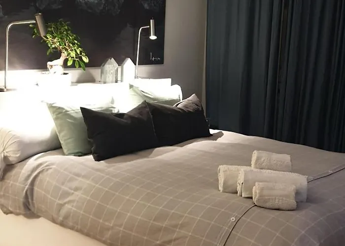 Grande Com Varanda E Vista A Quarto em Acomodações Particulares *