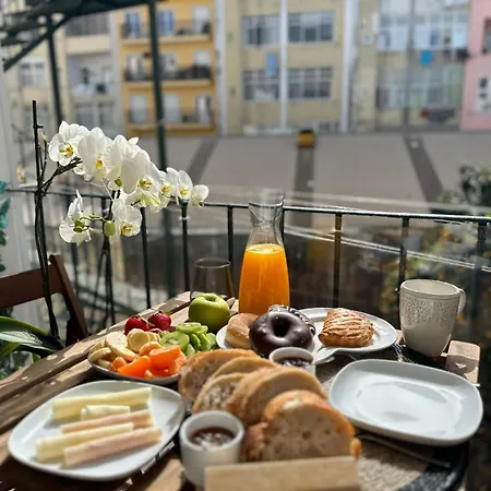 Grande Com Varanda E Vista A Privatunterkunft Lissabon