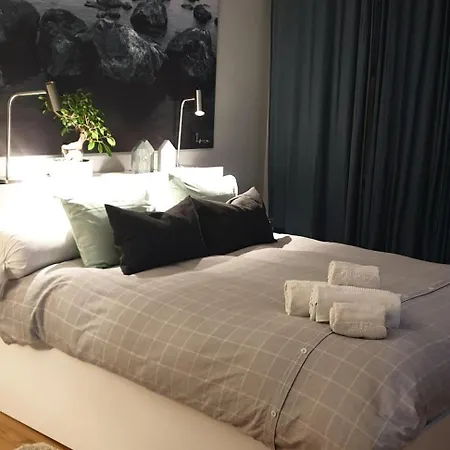 Grande Com Varanda E Vista A Quarto em Acomodações Particulares *